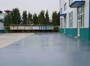 遵义彩色路面喷涂翻新的材料对冬季